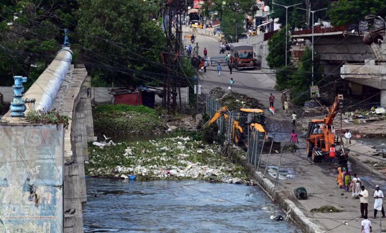 HYDRAA teams cleared huge piles of garbage at Moosarambagh