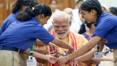 PM Modi Celebrates Raksha Bandhan At 7 LKM With Children