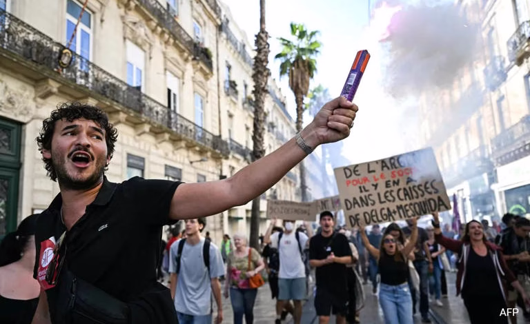 France Protest 2025 Block Everything Movement, Emmanuel Macron Crisis, 200 Arrests in France Protest