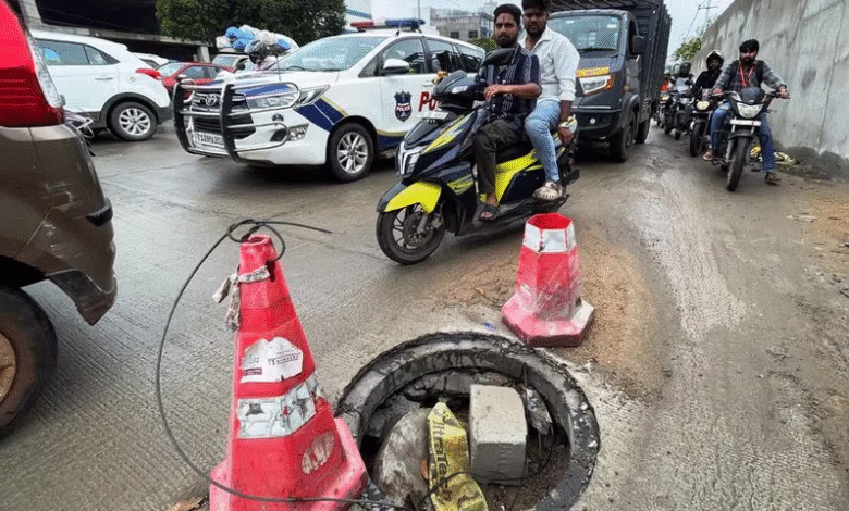 Hyderabad manhole accident, 5-year-old girl falls into open manhole, GHMC HMWSSB Hydraa clash